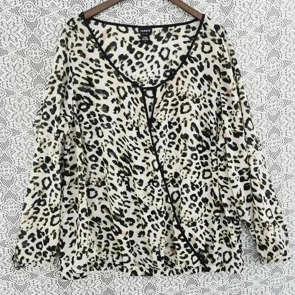 Torrid Women's 3X Blouse Leopard Crew neck Keyhole Wrap Long sleeve Chiffon - Picture 1 of 9